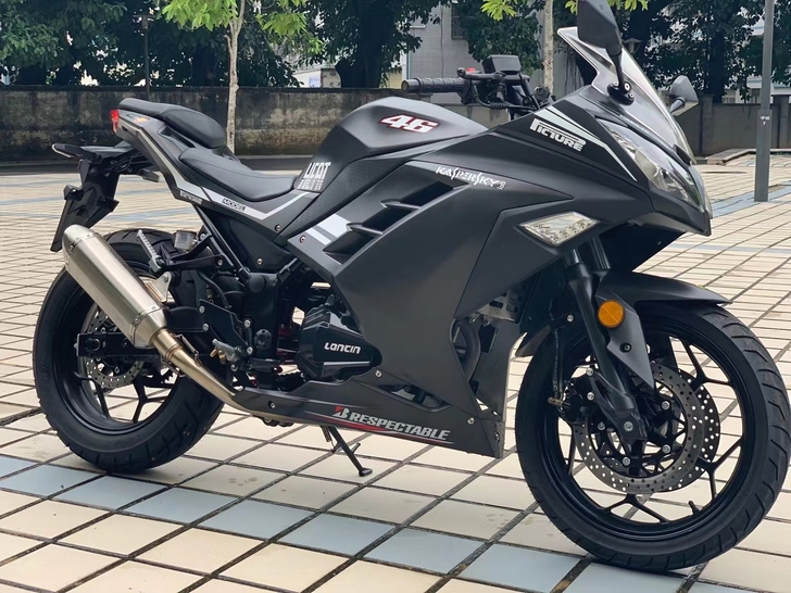 到货一台国四电喷发动机磨砂黑小忍者、行驶一...