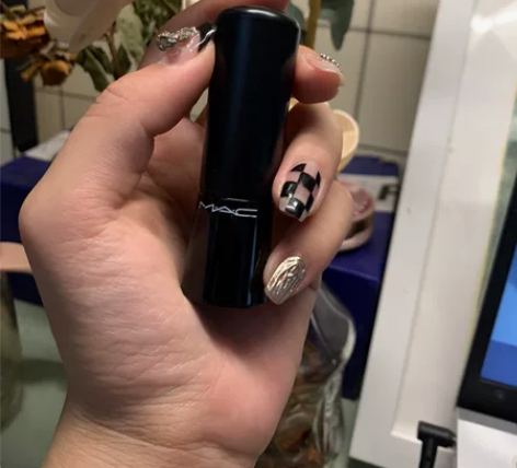 口红太多了用不过来[感动][感动] 感兴趣...