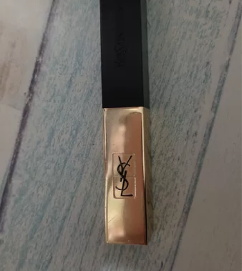 姐姐送的口红,官旗或线下专卖店购入,用不完...