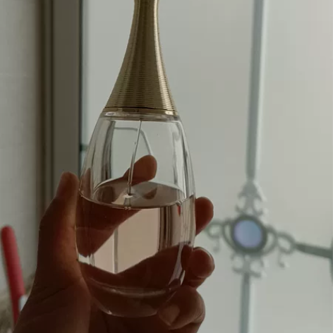 正  家里香水太多转一下   还有大约半瓶...