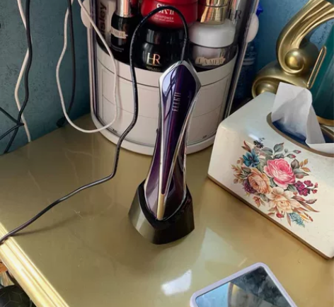 便宜出售一台美容仪本人自用，去年买的，一共...