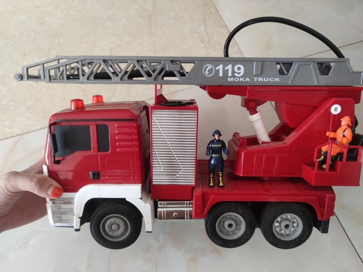 九成新，小孩子玩两次玩腻了有遥控机