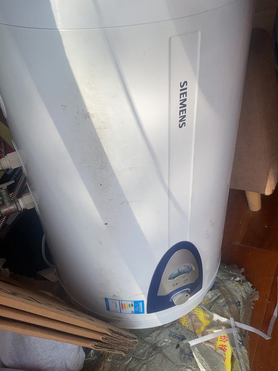 西门子热水器45升09成新有点灰尘可以擦掉