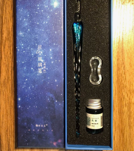星空玻璃笔套盒，包括玻璃笔一支+笔架一个+...