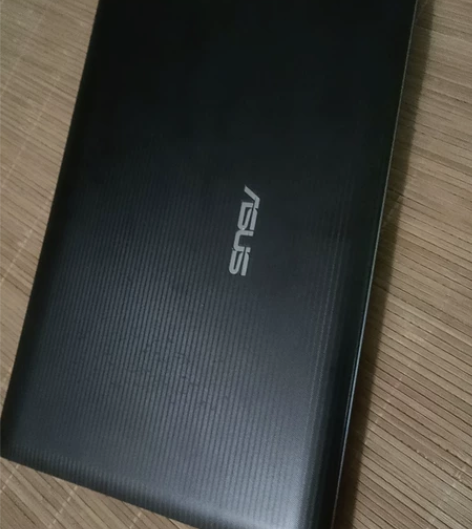 华硕笔记本电脑，成色挺好，开机速度也很快。...