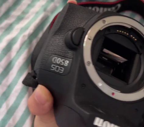 佳能850d单反入门级的相机，eos专业高...