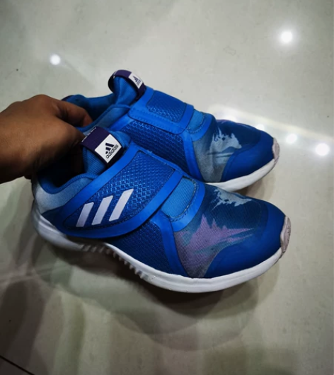 阿迪女童爱莎冬款运动鞋33.5码 感兴趣的...