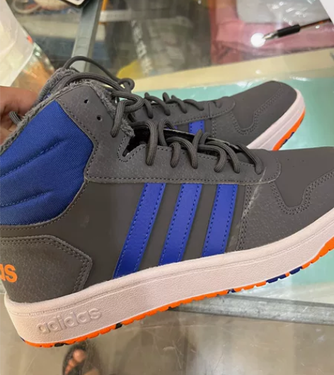 买的耐克盲盒，阿迪棉鞋一双，38码，全新保...