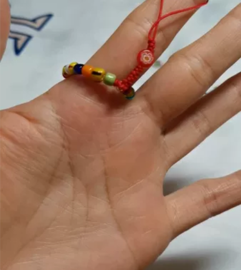 手机指环挂绳。 请问您有试过手机碎屏吗？哈...