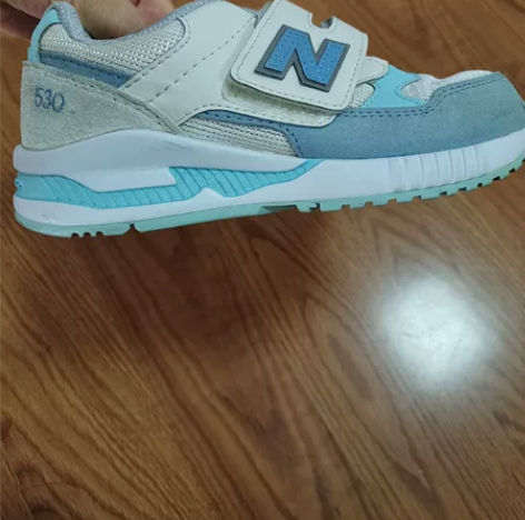 正品新百伦女童鞋 内长18.5厘米 穿的次...