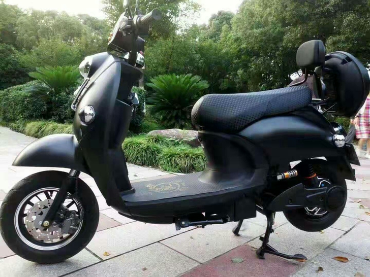 三个月的60付5个大电瓶小龟王电动车