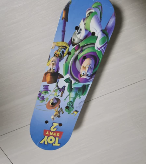 迪士尼玩具总动员全新滑板。43CM长，塑封...