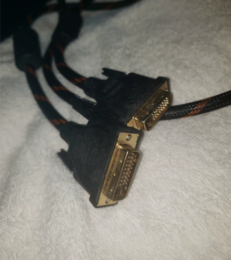 DVI 连接线 几乎全新DVI连接线 编织...