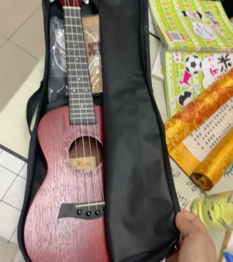 买来给孩子学尤克里里的 奈何孩子不喜欢一直...