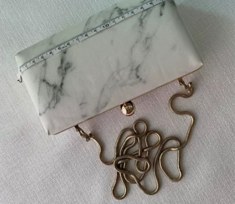 女士手拿包，斜跨包 八成新，开合很正常，链...