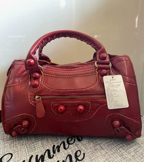 女式正牌全新手提包，还可以议价，包邮 感兴...