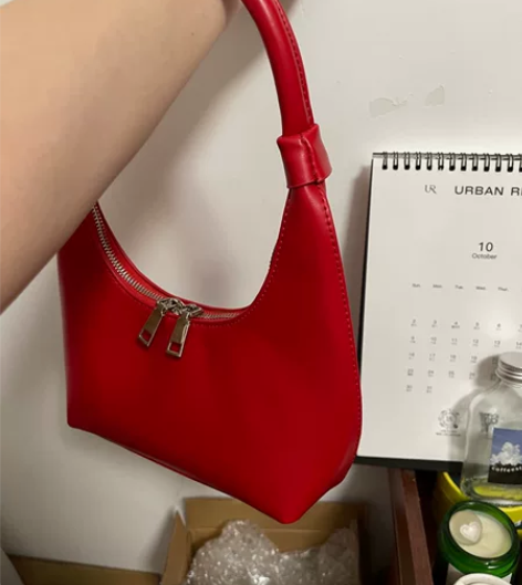 手提包  还蛮有质感的 没背过 便宜出了