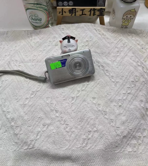 索尼w310  成色如图，功能完好，无瑕疵...