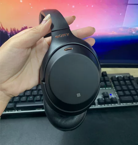 索尼WH-1000XM3主动降噪头戴式。国...