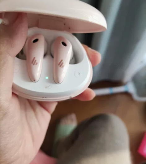 漫步者蓝牙耳机充电仓充电盒 耳机在洗衣机里...