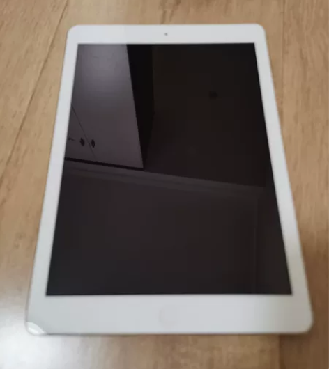 ipad air1，银色32G。 女生使用...