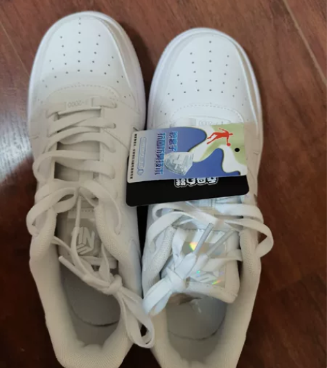全新乔丹白板鞋38码，假一赔三，购于专卖店...