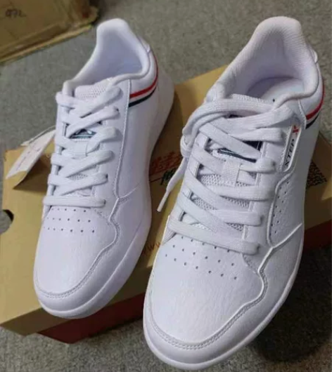 特步小白鞋,专柜断码特价包邮 感兴趣的话点...