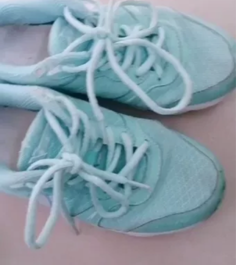 特步女鞋35码,专卖店买的,三百多买的。鞋...