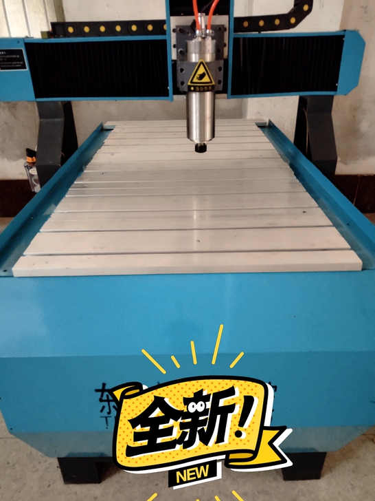全新精雕机，雕刻机。三轴方轨，进口丝杆，铸...