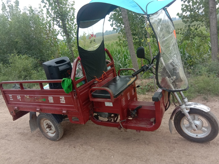 家里三轮摩托车110发动机。车后斗1m1#...