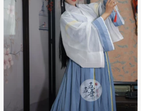 ?五五年汉服 霜降.秋焚 晋制交领齐腰襦裙...