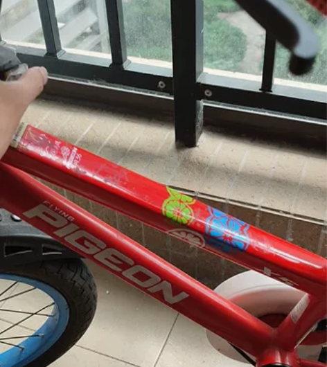 一个飞鸽儿童自行车16寸。16寸,功能完好...