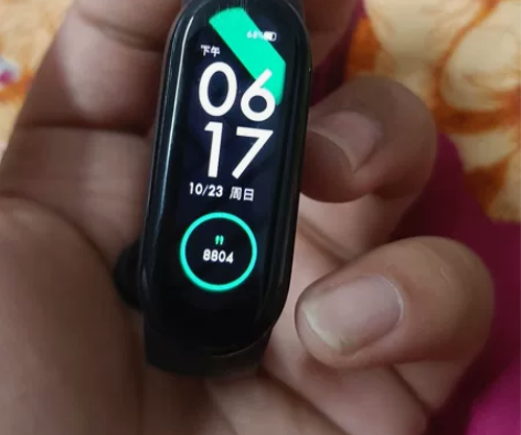 小米手环6标准版 屏幕贴膜有划痕正常?几乎...
