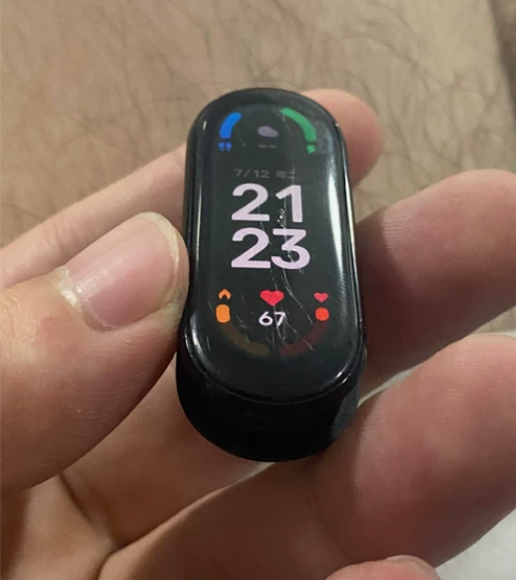 小米手环6nfc版 屏幕划痕见图，表带断了...