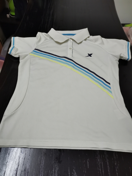 女儿闲置：特步专柜购买，S码，胸围88