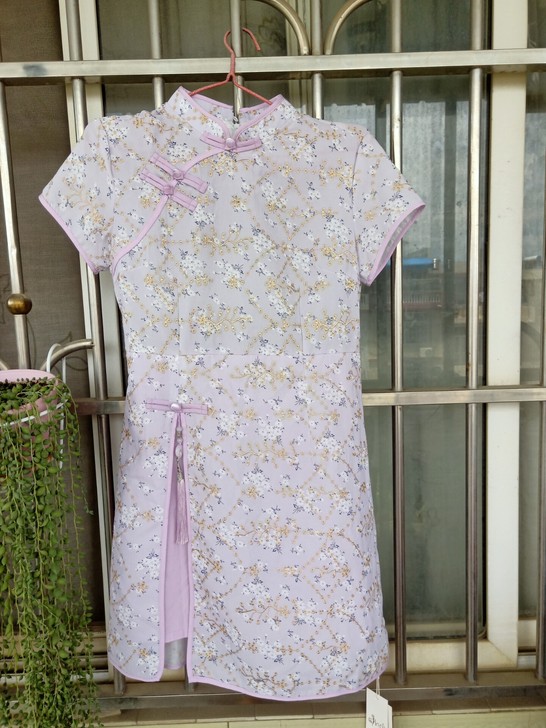 新买的改良旗袍 实体店购入 只试穿过几次 ...