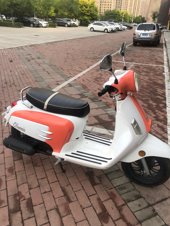 复古踏板摩托车，125排量，灯亮表走，是病...