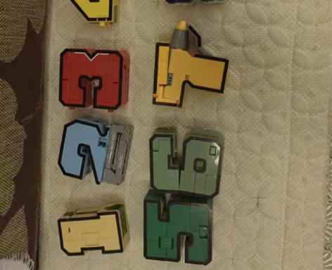 全套大号数字变形玩具，可组合成变形金刚，除...