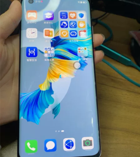 华为mate40 8256 成色看图，有磕...