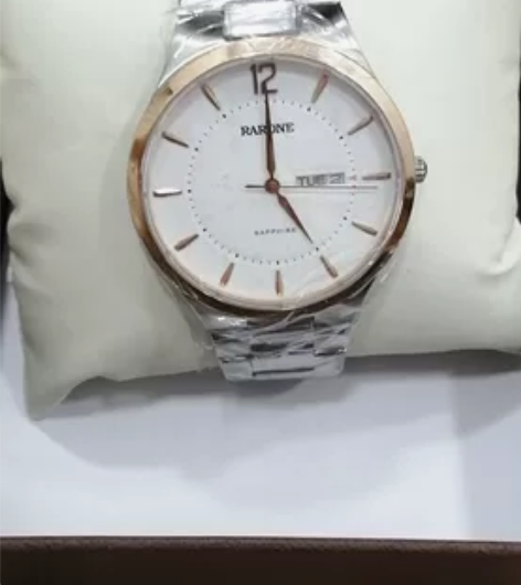 雷诺石英男表，表行柜台样品，略微有划痕，不...