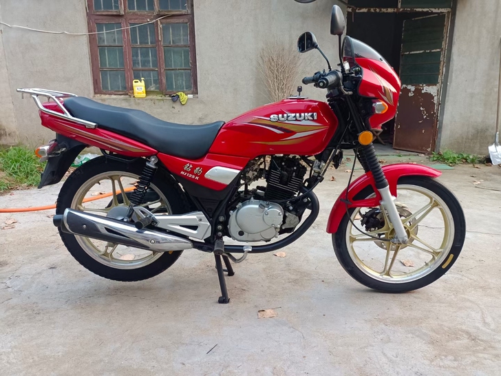 铃木125钻豹王，原版原装，进口黑主机，原...