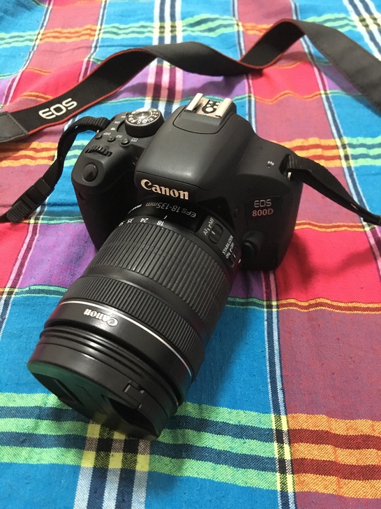 94成新佳能800D单反相机，18-135...