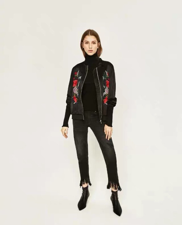 黑色刺绣棒球外套九新