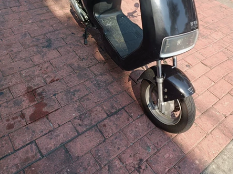 可以叫上白牌子。的电动车。证件齐全。朋友才...