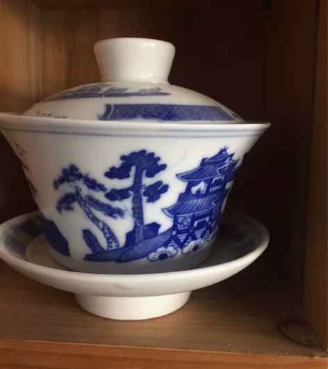 景德鎮，八十年代青花山水画，三才盖碗、完整...