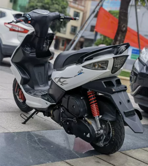 雅马哈摩托车！出台自用雅马哈鬼火一代踏板摩...