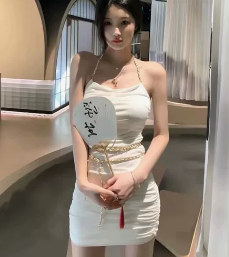 法式浪漫仙气挂脖连衣裙女2022夏季新款辣...