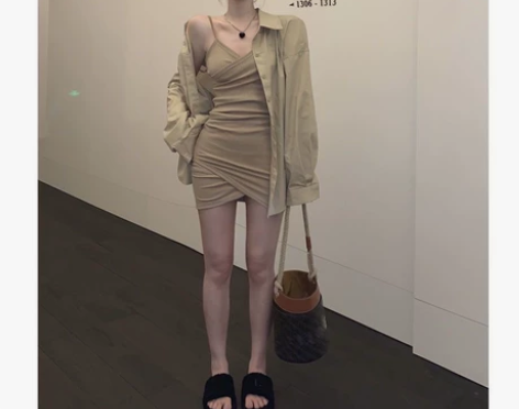 法式修身显瘦吊带连衣裙女夏季露背v领收腰设...