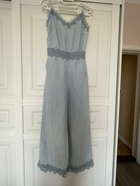 Five Plus连体裤，专卖店购买，上身...