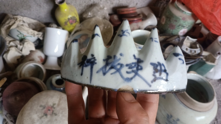 土窑口毛笔架，保存完整五指山造型，画翠鸟题...